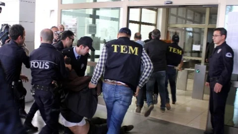 Antalya'da Terör Operasyonu Sonrası 19 Zanlı Adliyeye Sevk Edildi