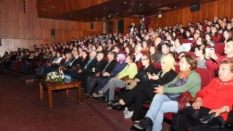 Adana'da 5 Dilde Konser Etkinliği