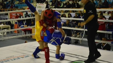Adana'da Muay Thai Şampiyonası Devam Ediyor