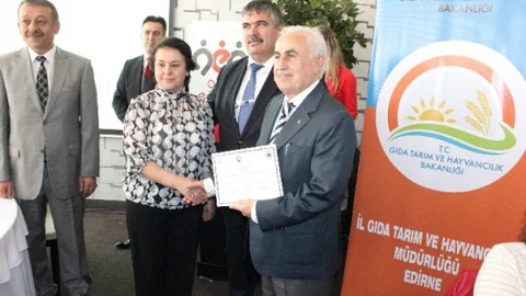 Edirne'de Kadın Çiftçilere Sertifika Verildi