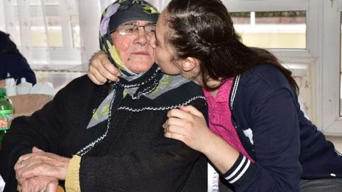 Aksaray'da Öğrencilerden Huzurevi Ziyareti