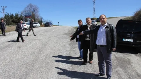 Samsun'da Minibüs ve Kamyonet Çarpıştı