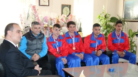Başkan Yaralı Başarılı Öğrencileri Teşvik Etti