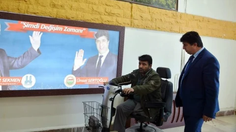 Engelli Vatandaşa Akülü Araç Hediye Edildi