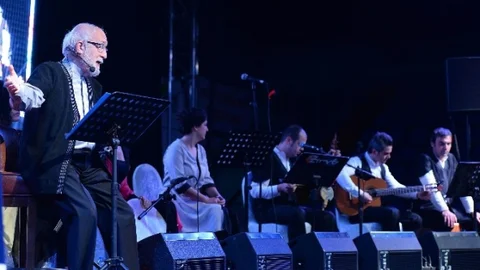 Emin Olcay'dan Müzikal Gösteri