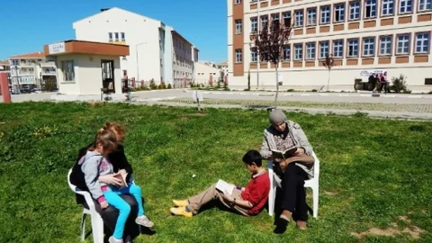 Ayvalık'ta Kitap Okuma Etkinliği