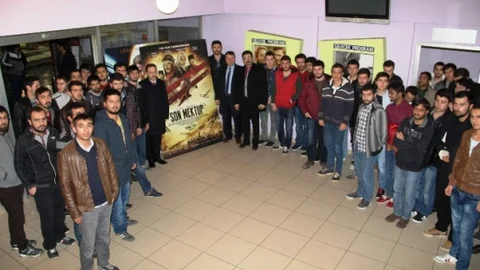 Trabzon'da Öğrenciler Film İzledi