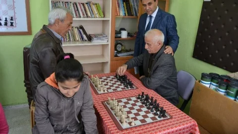 Kulu'da 14 Okula Satranç Seti Dağıtıldı