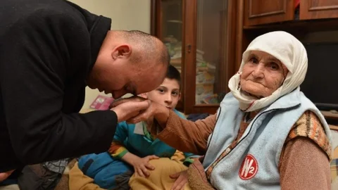 Ferdi Akkaya'dan Yaşlı Seçmene Ziyaret