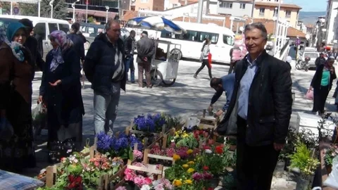 Simav Çiçeklerle Canlanıyor