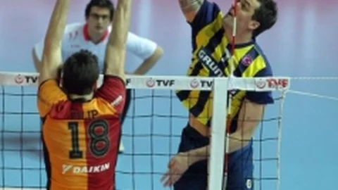 Galatasaray, Fenerbahçe'yi Voleybolda Yendi