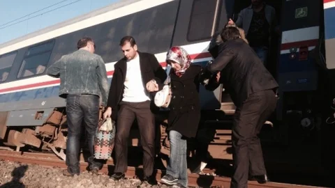 İzmir'de Tren Raydan Çıktı