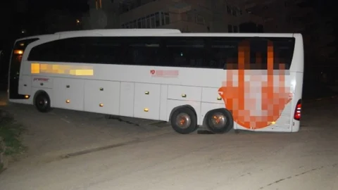 Malkara'da Yolcu Otobüsü Asılı Kaldı
