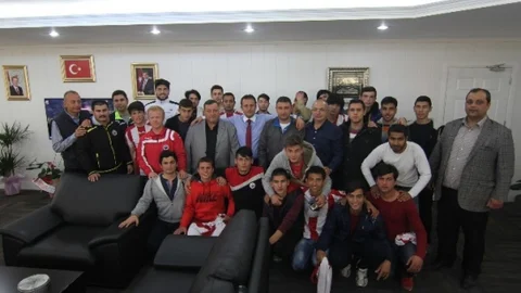 Menderes U-19 Takımı Şampiyonluk Yolu Açtı