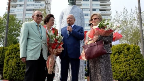 Mersin'de Müfide İlhan Heykeli Açıldı