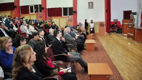 Necmettin Erbakan'da Beslenme Konferansı