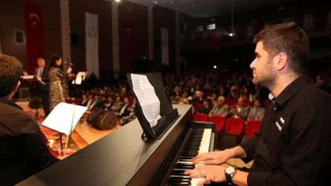 Şanlıurfa'da Türk Halk Müziği Konseri