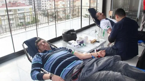 Bursa'da Cami Cemaati Kan Bağışında Bulundu