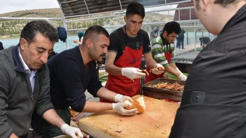 Malatya'da Alabalık İkramı Yapıldı