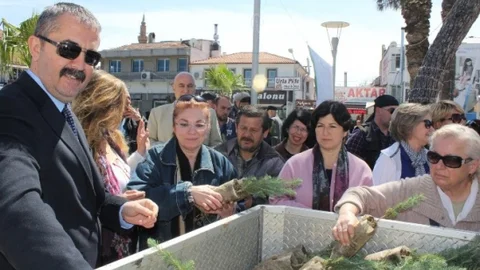 İzmir Urla'da Fidan Dağıtımı