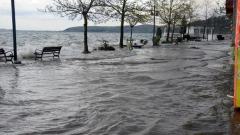 Sapanca Gölü Taştı ve Sular Altında Kaldı
