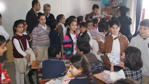 Didim'de Oyuncak Paylaşımı Yapıldı