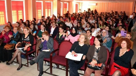 Mersin Kadın Tiyatrocular Turneye Çıkıyor