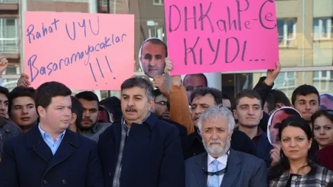 AK Partili Gençlerden Protesto Eylemi