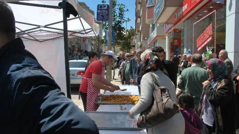 Türk dünyası için lokma döküldü