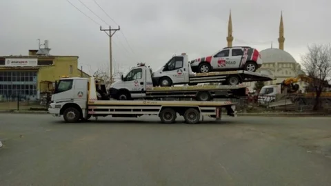 Çekici Üzerine 3 Araç Yüklendi