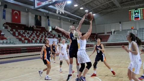 Yalova VİP Gençlik Maçında Farklı Yenildi