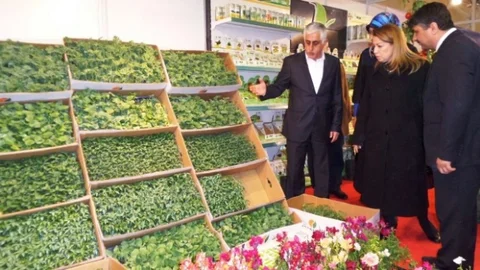 Öznur Çalık Tarım Fuarını Ziyaret Etti