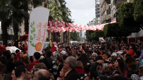Adana'da Portakal Çiçeği Karnavalı Coşkusu