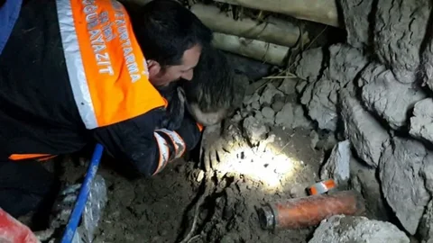 Doğubayazıt'ta Çocuk Göçük Altında Kaldı