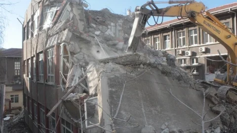 Bursa Defterdarlığı Binası Yıkılıyor