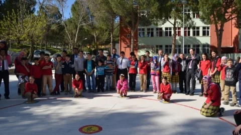 Manisa'da Öğrenciler Geleneksel Oyunlarla Kültürü Yaşatıyor