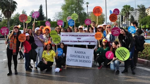 Adana'da Kadına Özgürlük Yürüyüşü