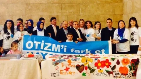 Trabzon'da Otizmli Öğrencilerin Ebru Sergisi