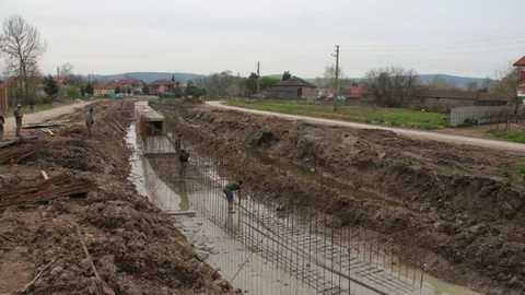 Söğütlü'de Kanal Çalışmaları Devam Ediyor