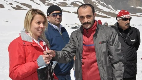 Hakkari'de Kayak Yarışması Gerçekleşti