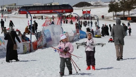 Kayseri'de Nisan Ayında Kayak Keyfi