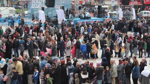 Zeytinburnu'nda 15 Bin Kişiye Türkistan Pilavı İkramı Yapıldı