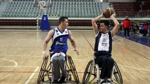 Yalova'da Tekerlekli Sandalye Basketbol Maçı