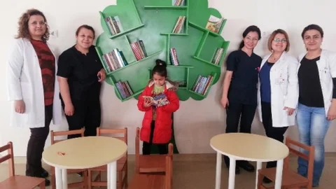 Bursa'da Çocuk Hastanesine Kütüphane Açıldı