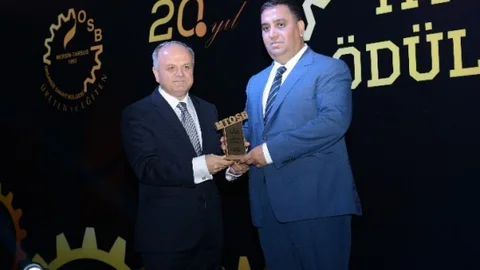Tarsus'ta Başkan Can'a Ödül Verildi