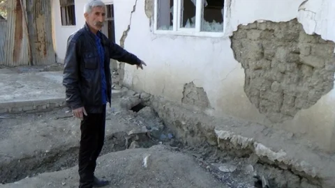 Hakkari'de İstinat Duvarı Çöktü