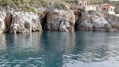 Kuşadası'nda Fok Yuvasına Kaçak İnşaat Tepkisi