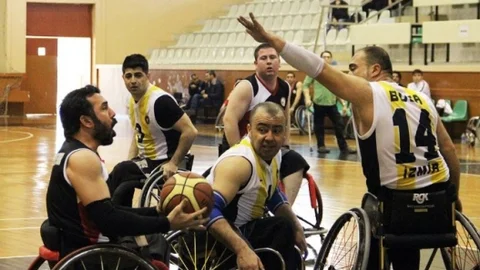 Buca'da Tekerlekli Sandalye Basketbol Maçı