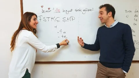 İzmir'de Yabancı Akademisyenlere Türkçe Eğitimi