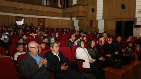 Kırıkkale'de Tiyatro Gösterimi